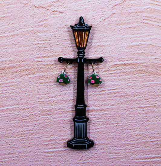 Promenade Light Post Brooch